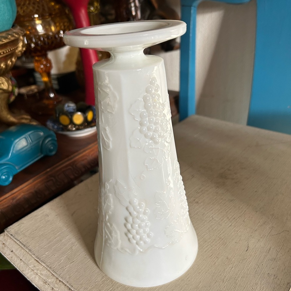 Vintage White Milk Glass Pedestal Harvest Grape Leaf Vine Vase - Picture 3 of 7